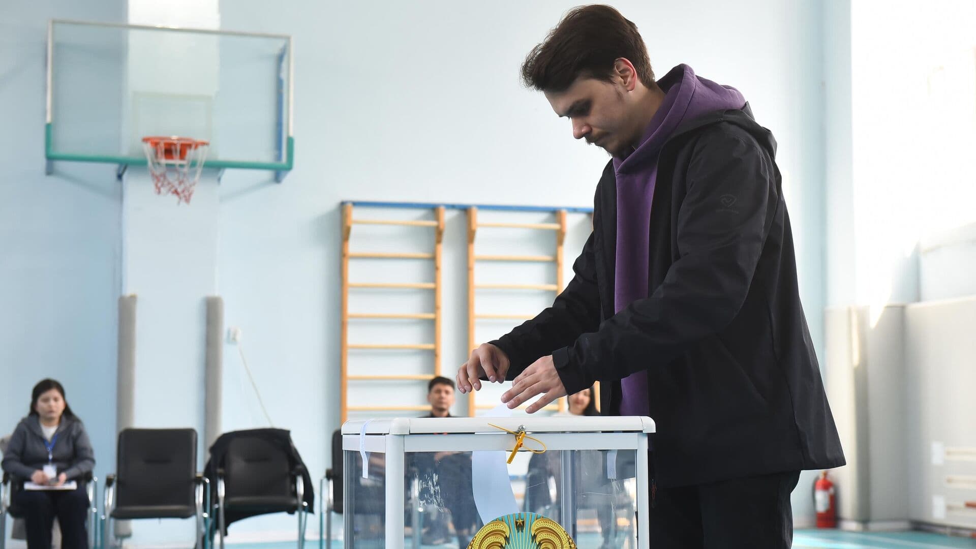 В Казахстане завершилось голосование на референдуме