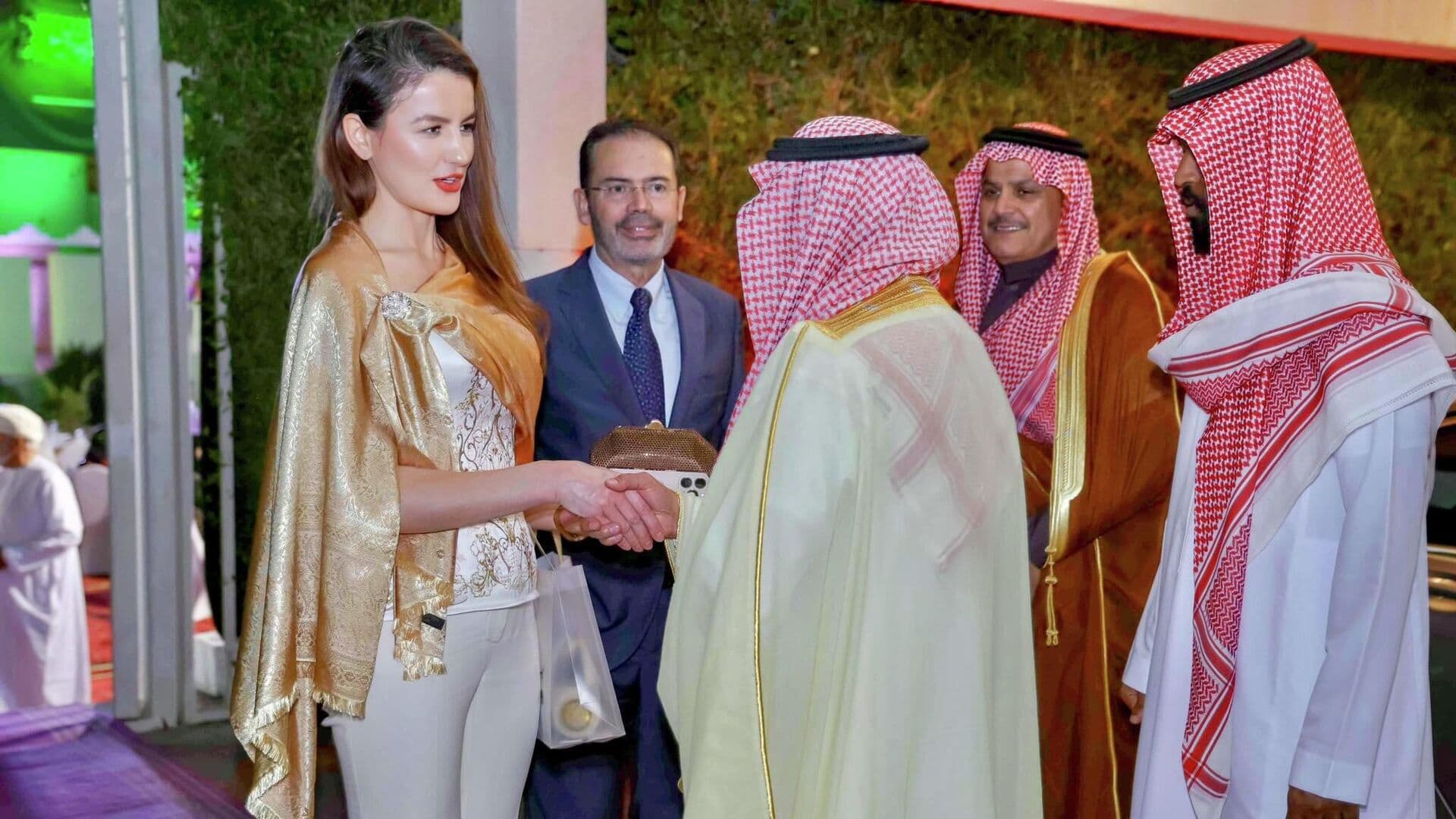 Посол Украины в Омане прокомментировала скандал из-за ее наряда на приеме