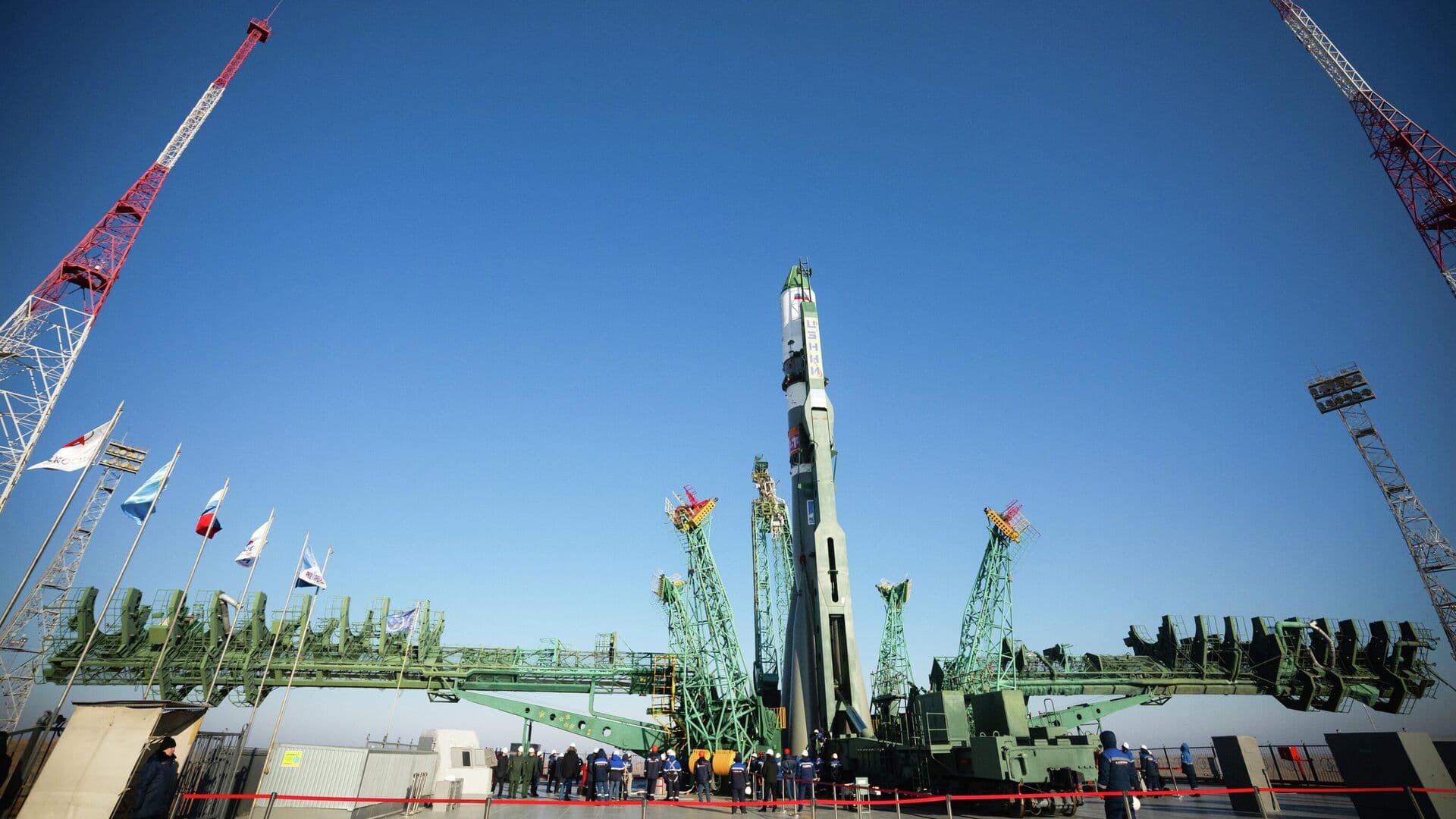 "Союз-2.1а" установили на стартовом столе на Байконуре