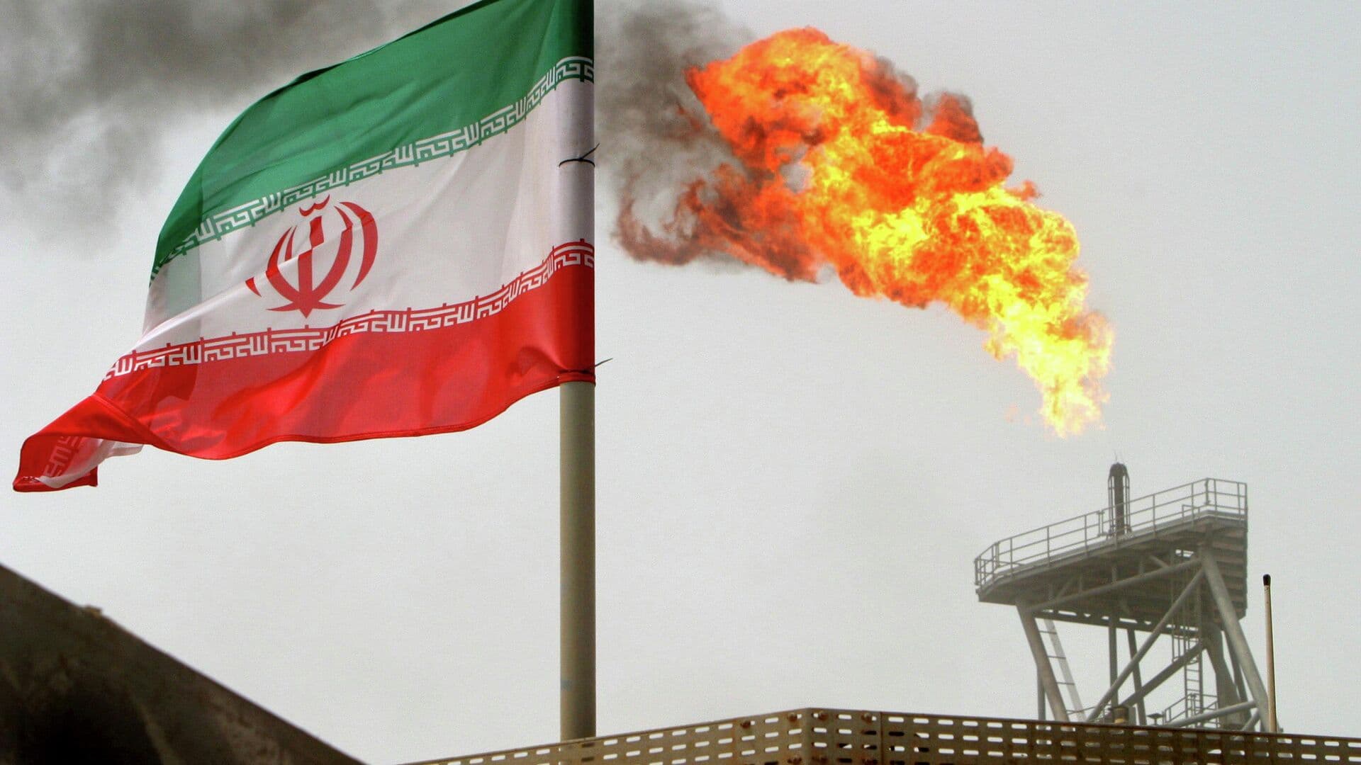 NYT: пауза в ударах США по энергетике Ирана не означает прекращения атак