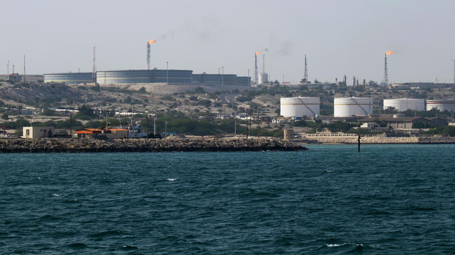 В Иране пообещали унизить всех, кто попытается захватить остров Харк