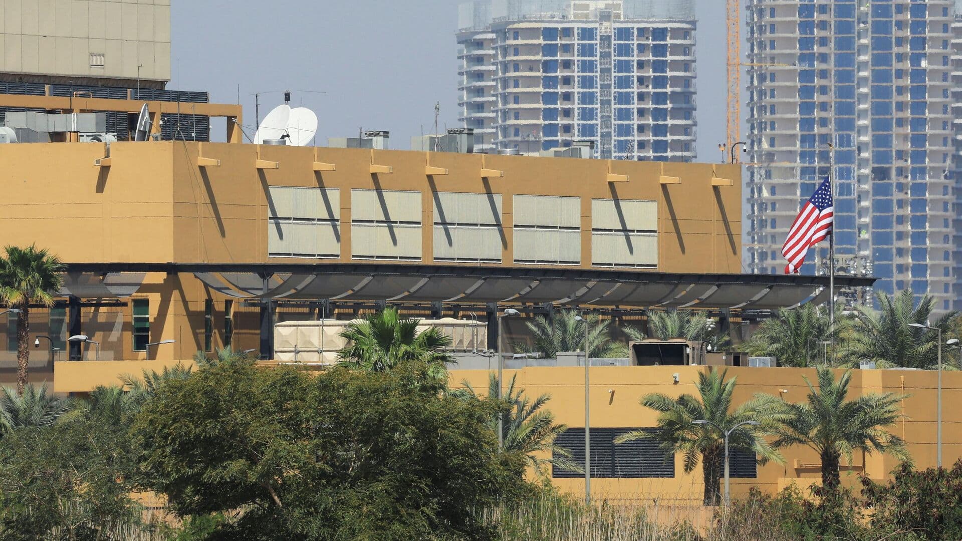 В Багдаде взрыв раздался неподалеку от посольства США, пишут СМИ