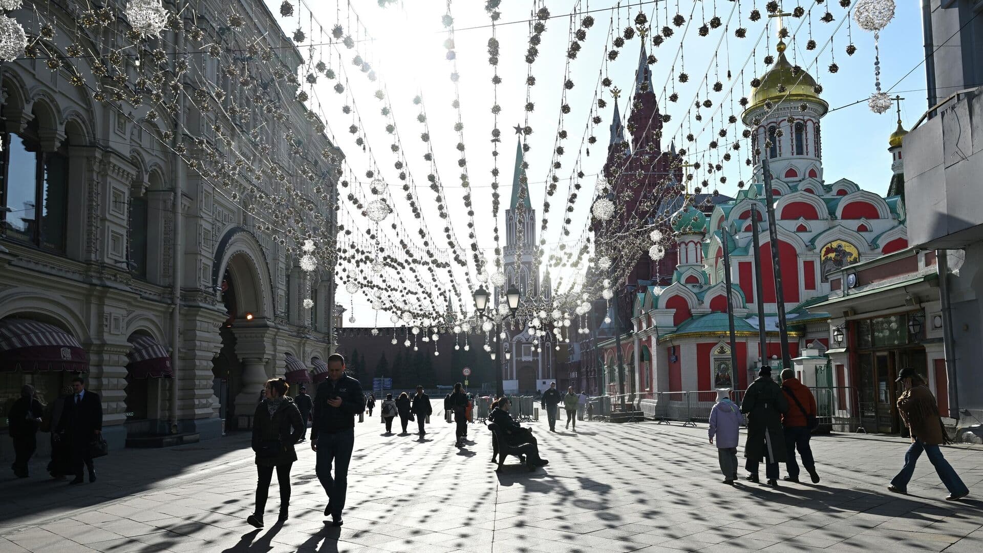 Аномально теплый март в России спровоцировал бум продаж автошин и одежды