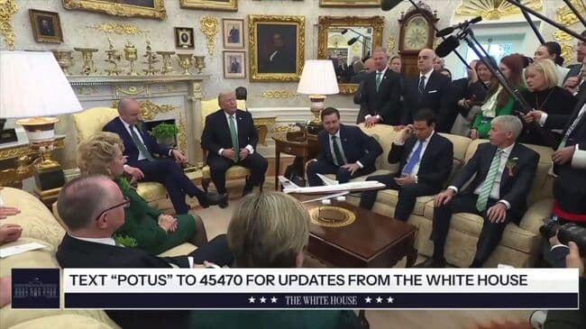 Трампу что-то шепнули на ухо во время его встречи с премьером Ирландии