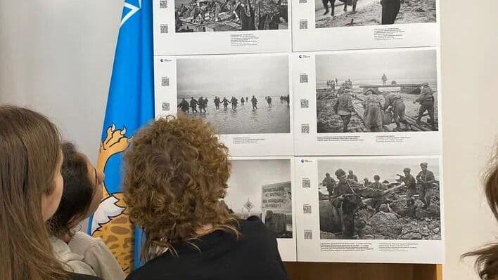 Фотовыставка "Освобождение. Крым" открылась в библиотеке имени Курбатова