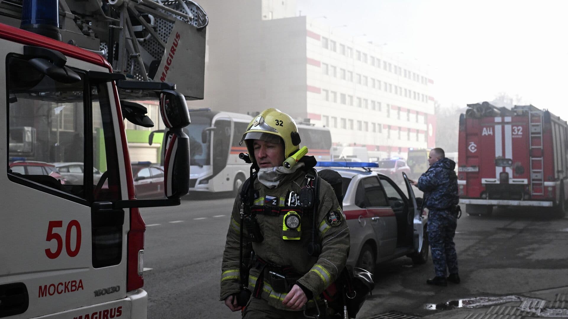 Пожар в бизнес-центре Turas в Москве тушат почти 130 человек