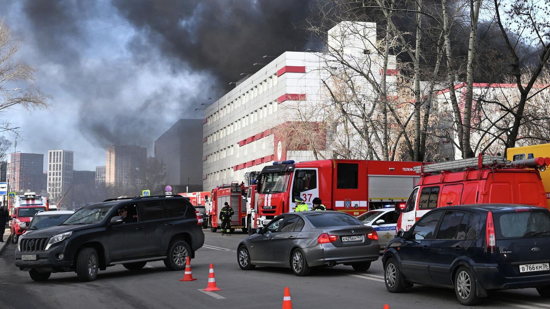 В Москве почти 200 человек эвакуировали из бизнес-центра из-за пожара
