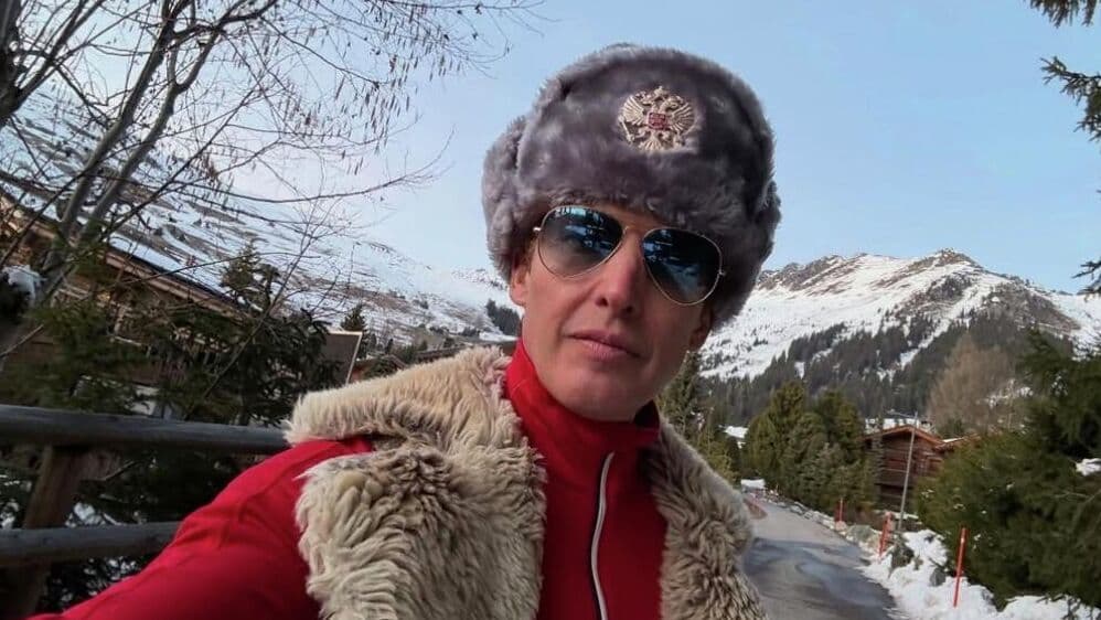 Британский певец Джеймс Блант выложил фото в ушанке