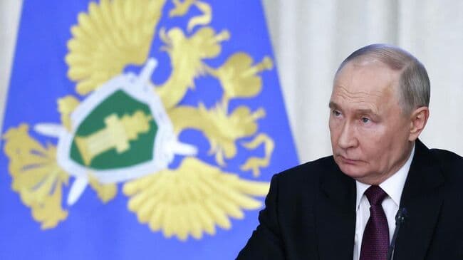 Россия должна решительно бороться с терроризмом, заявил Путин