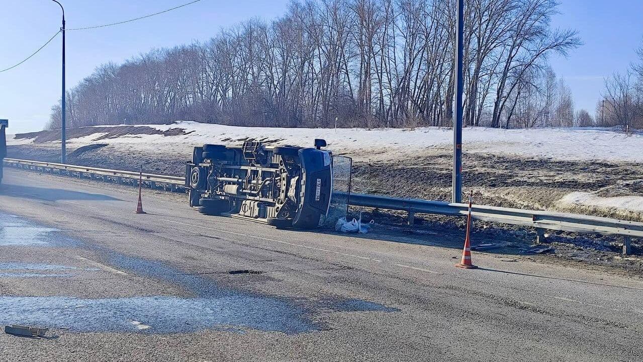 В Пензе маршрутка попала в ДТП с бетономешалкой, есть пострадавшие