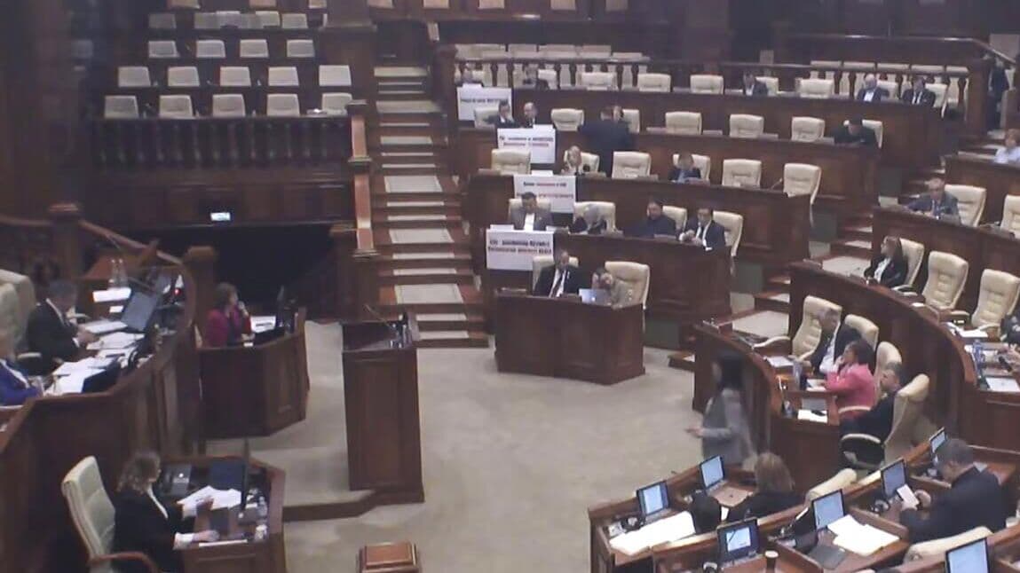 Молдавская оппозиция выступила против курса на выход из СНГ