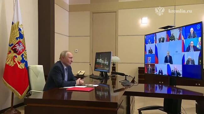 Путин обсудил с Совбезом развитие системы МВД