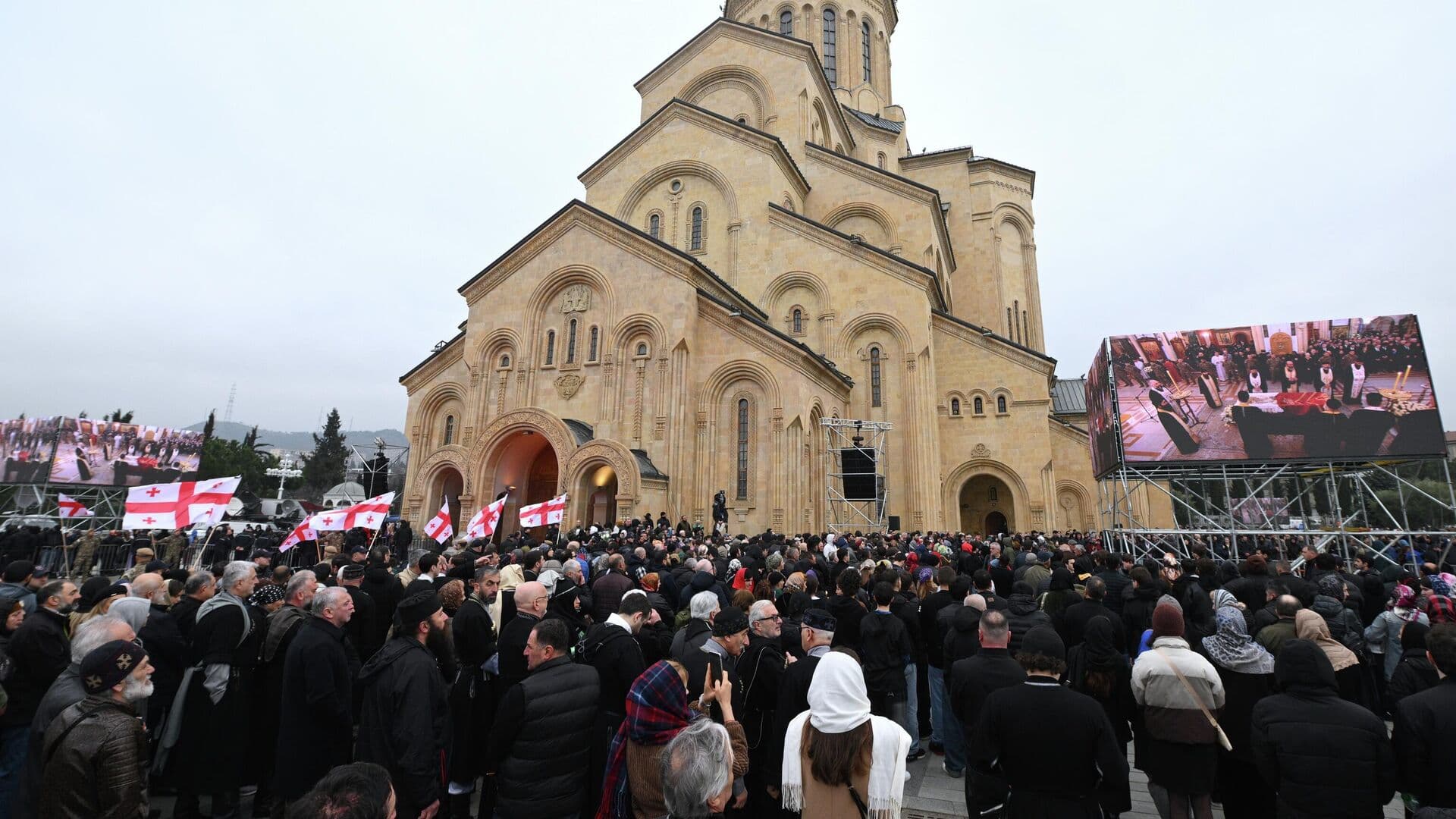 В Тбилиси проходит церемония похорон патриарха Грузии Илии II