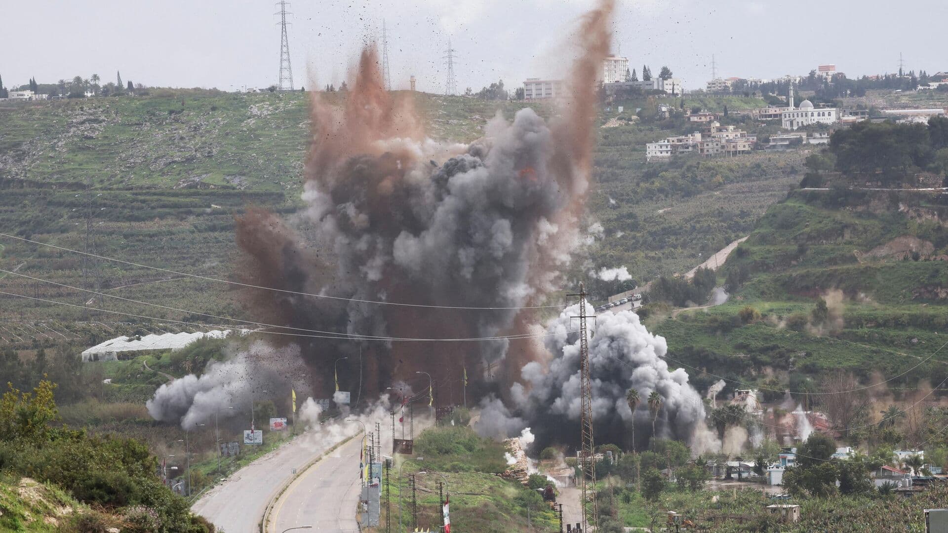 Израиль уничтожил один из основных мостов на юге Ливана