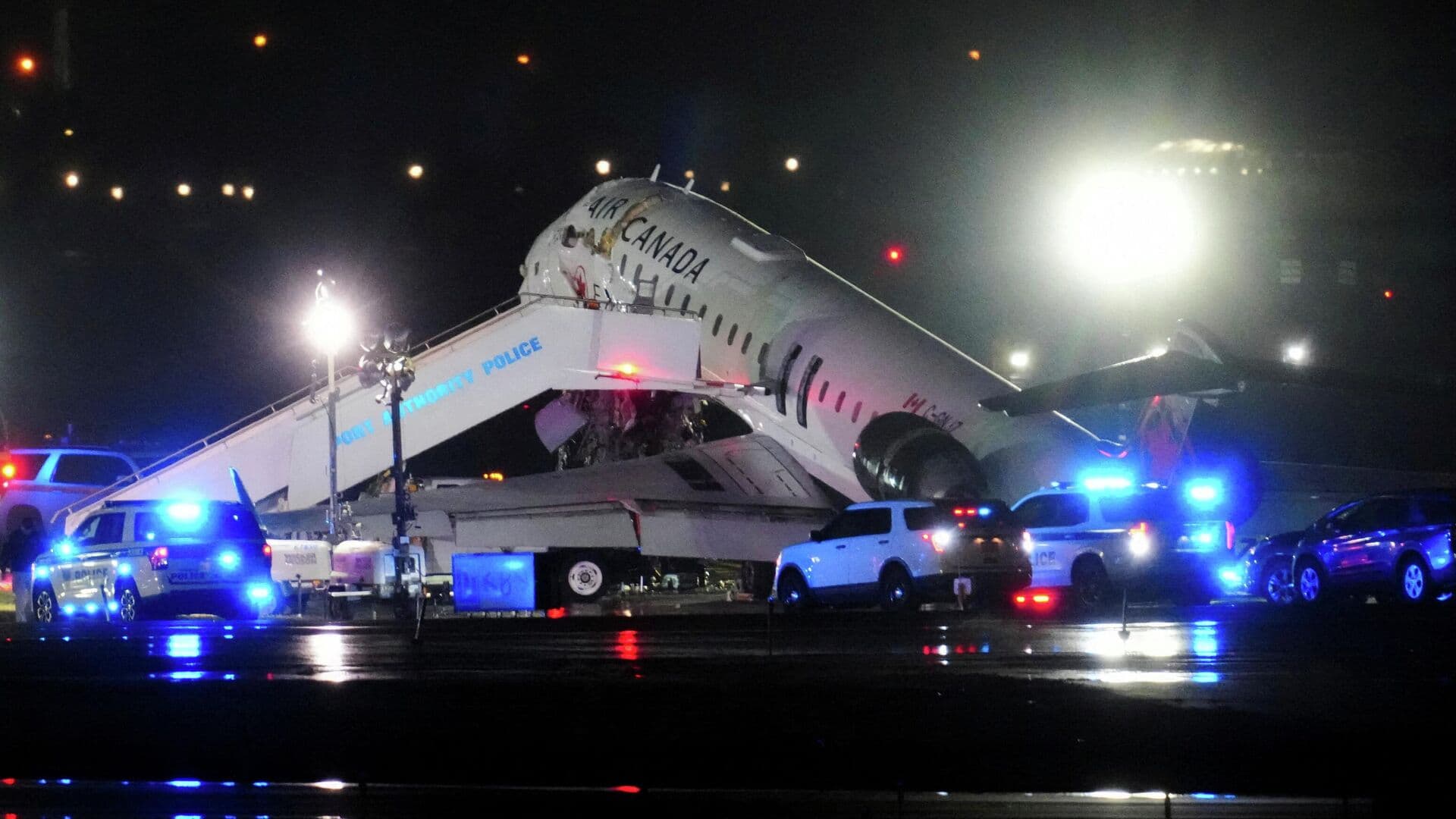 Диспетчера аэропорта в Нью-Йорке отстранили после аварии