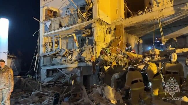 Аварийно-спасательные работы вели ночью после взрыва в доме в Севастополе