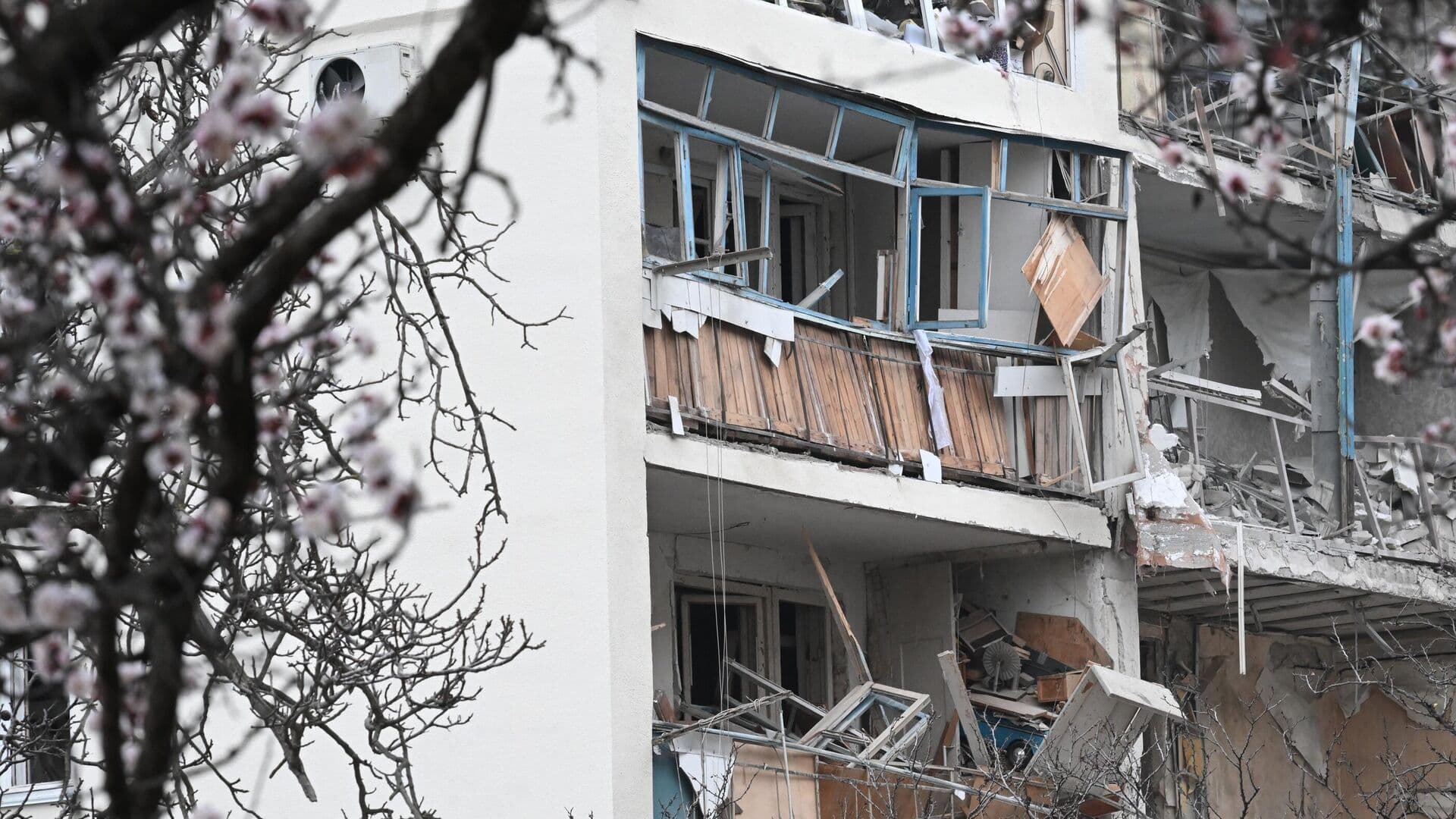 На месте взрыва в Севастополе работают криминалисты, взрывотехники и ФСБ