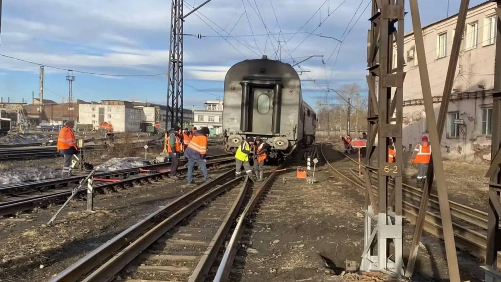 На Урале пассажирский поезд сошел с рельсов