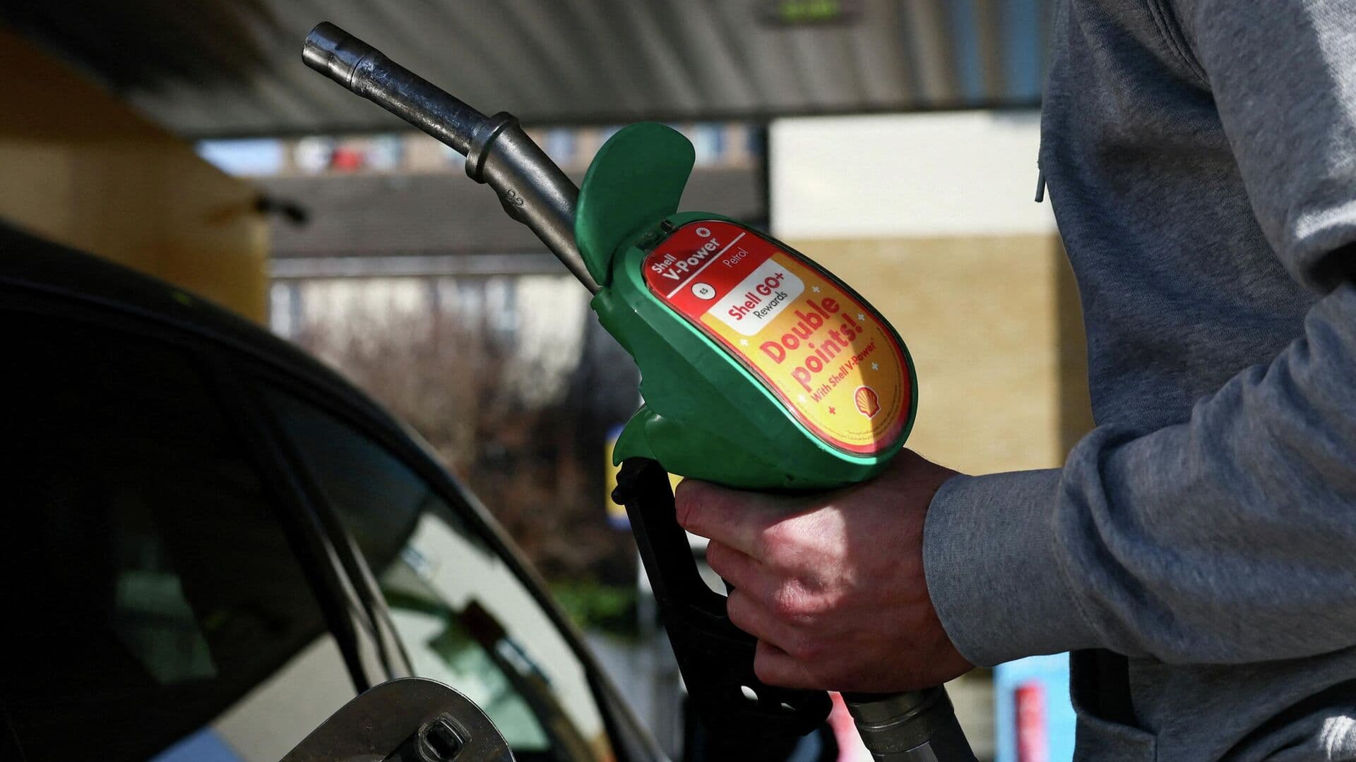 В Британии бензин подорожал на девять процентов с начала марта