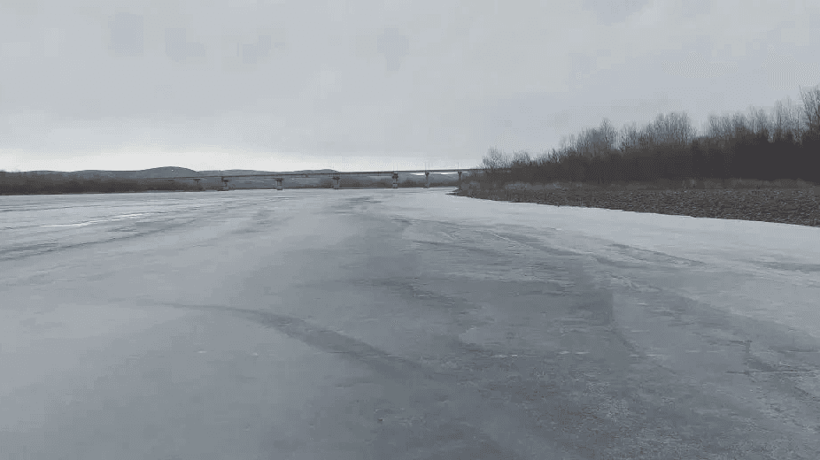 В Красноярском крае семилетний мальчик погиб, провалившись под лед