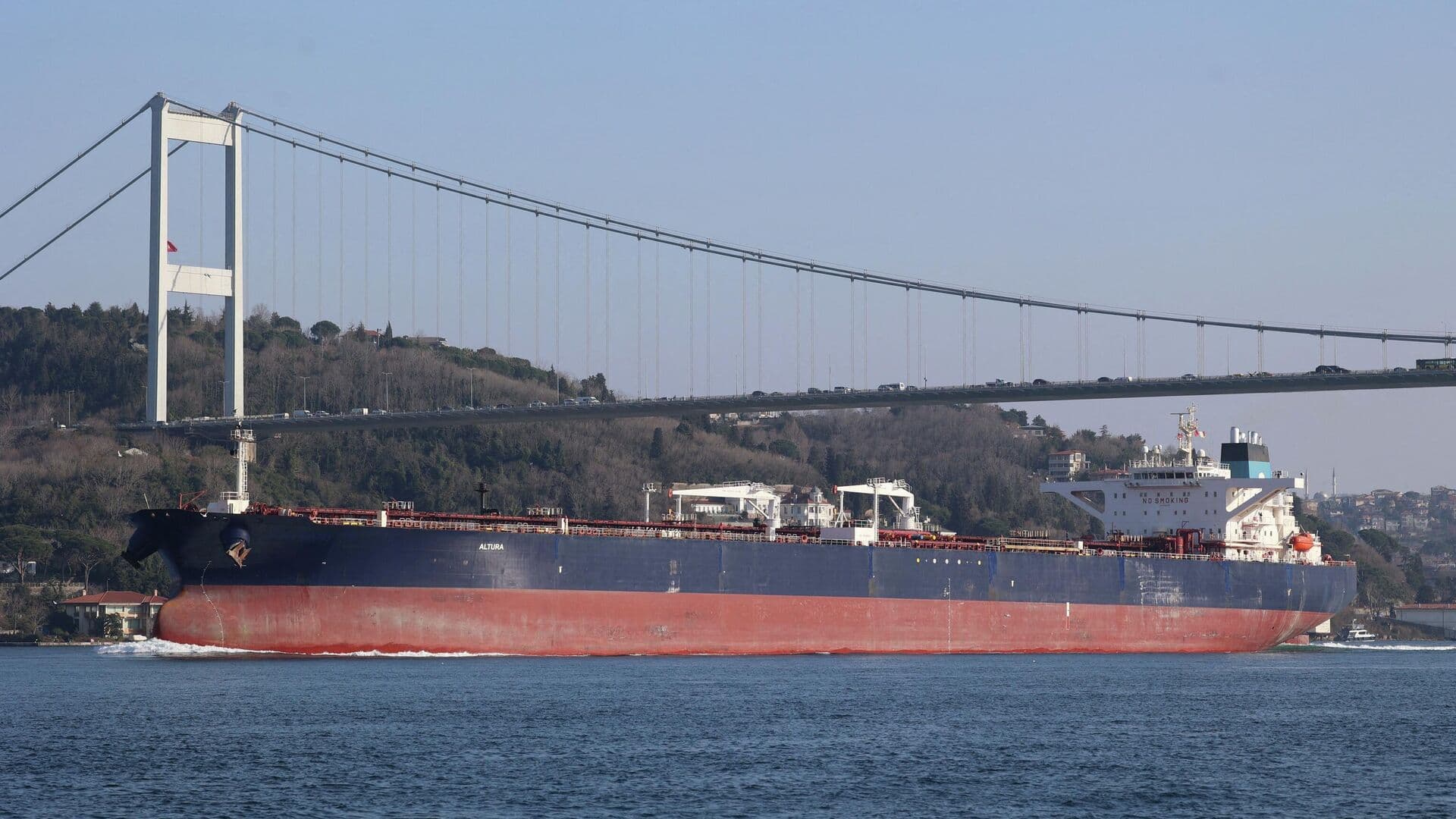 Угрозы затопления танкера, атакованного у берегов Турции, нет