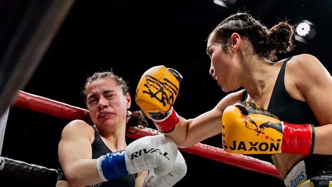 В шаге от трагедии. Боксершу из США ввели в кому после жесткого нокаута