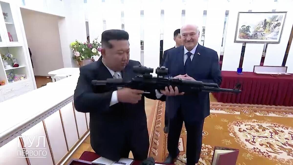 Лукашенко и Ким Чен Ын обменялись подарками