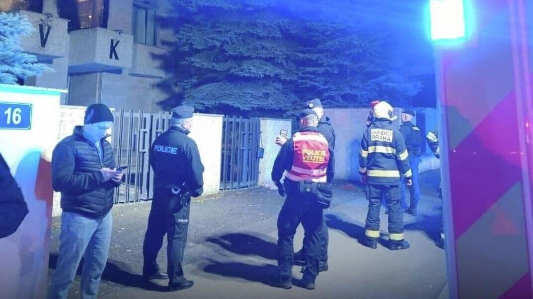 Пражская полиция разыскивает преступника, напавшего на "Русский дом"