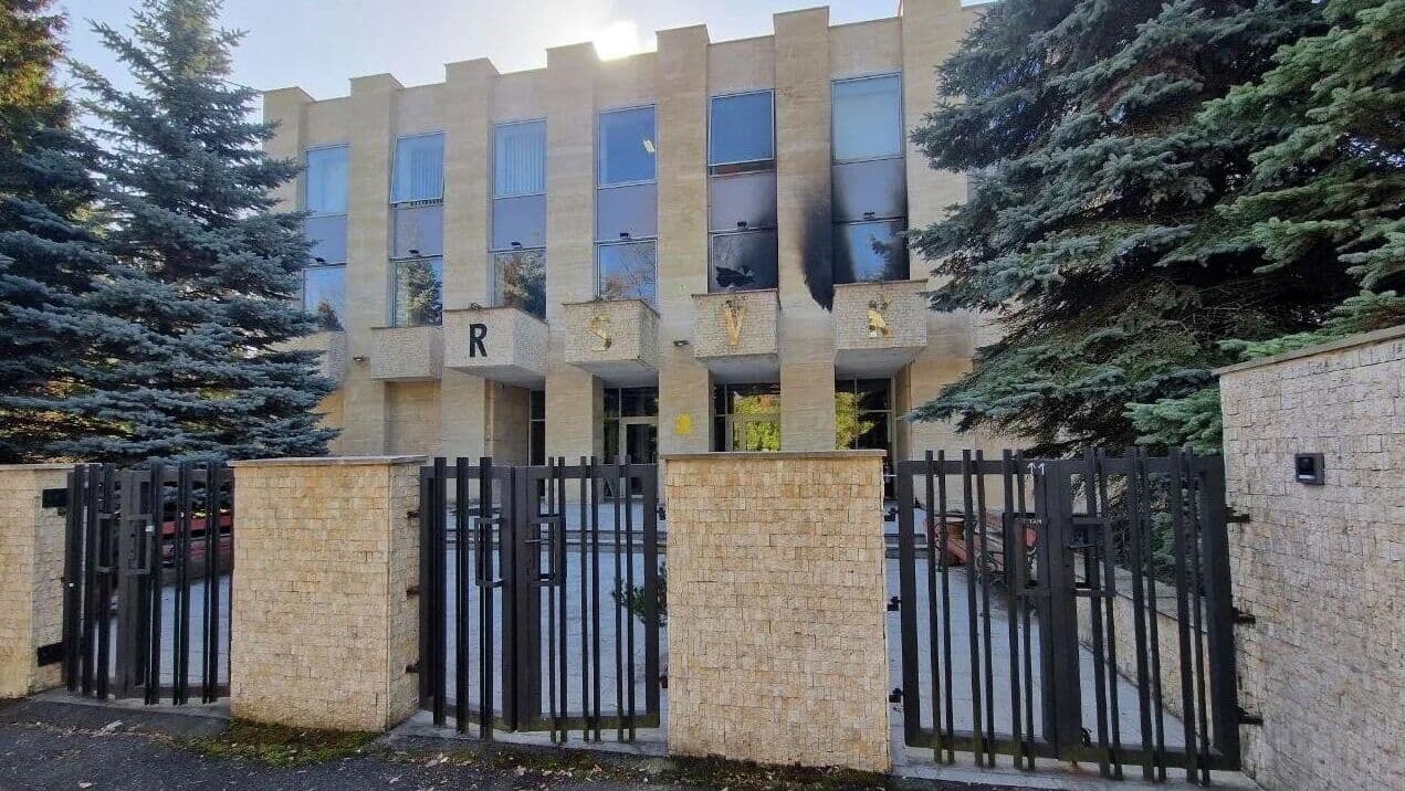 Русский дом в Праге продолжил работу после попытки поджога