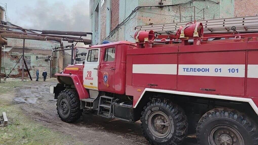 В Тамбовской области загорелась кровля суконной фабрики