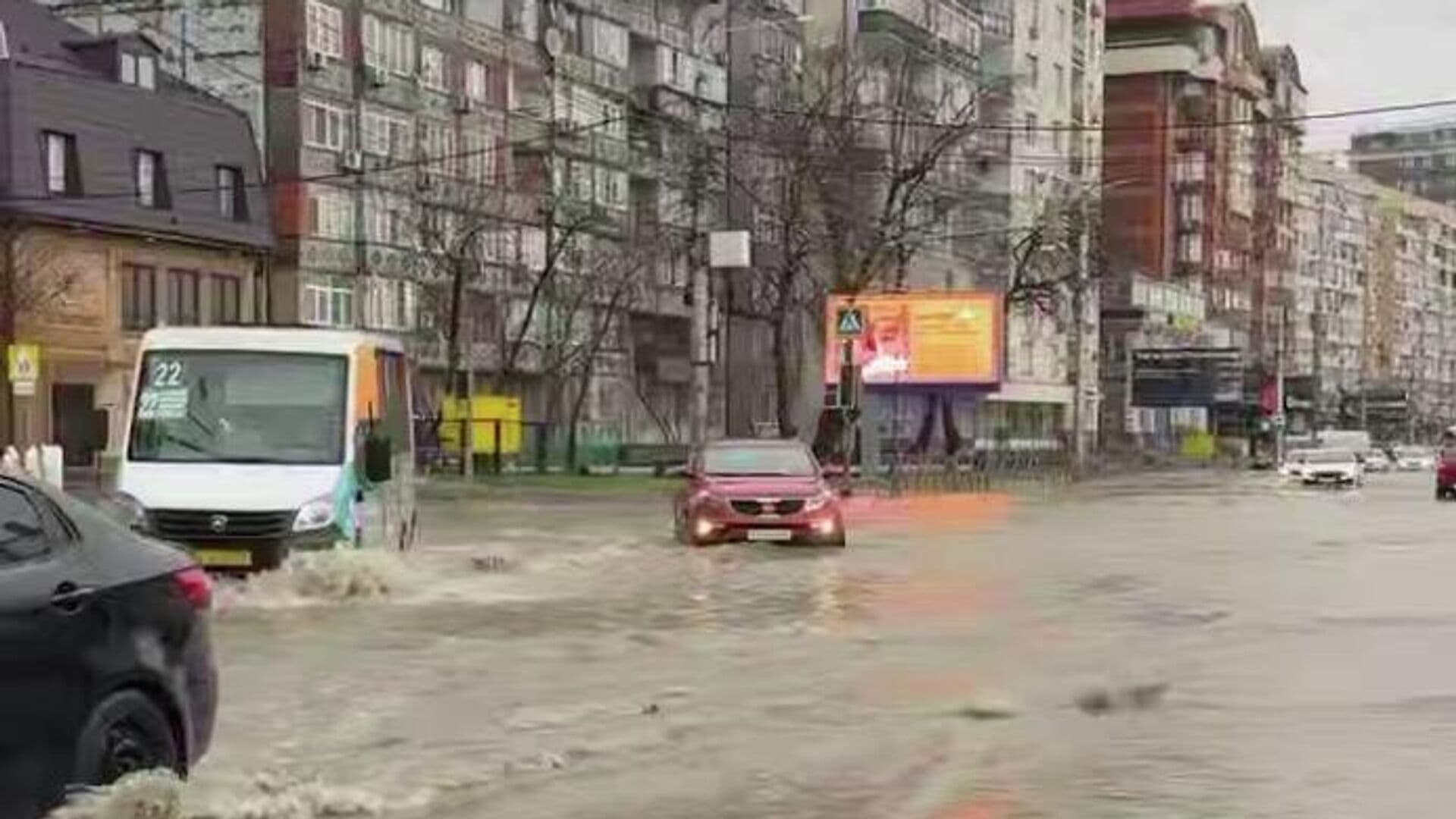 В Махачкале ливнями подтопило около 20 домов