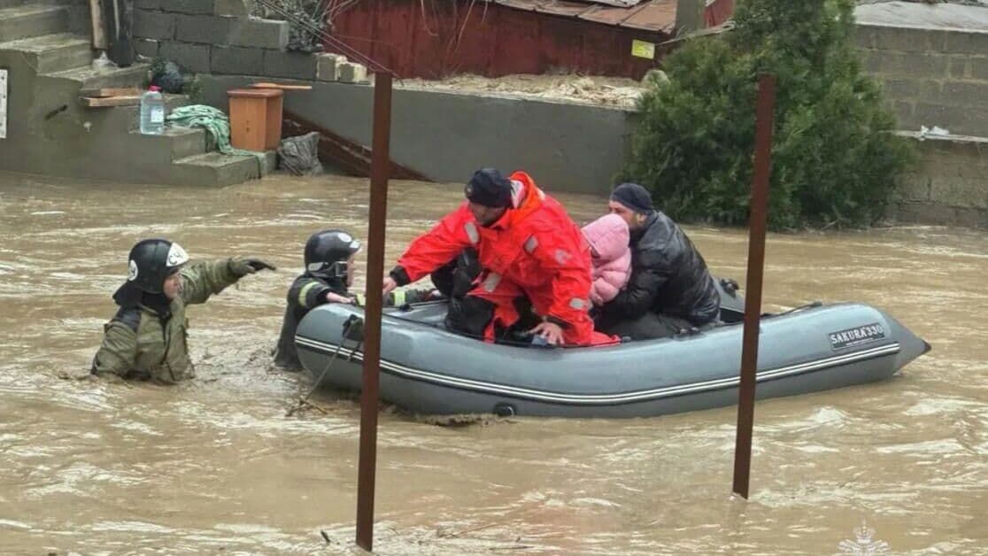 В Махачкале эвакуировали более 80 человек из подтопленных домов