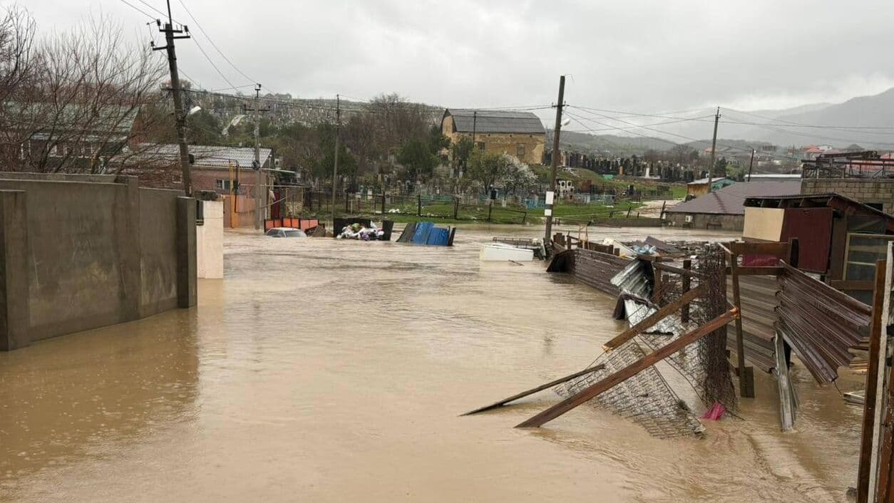 В Махачкале после паводка откачали воду из более чем 80 домов