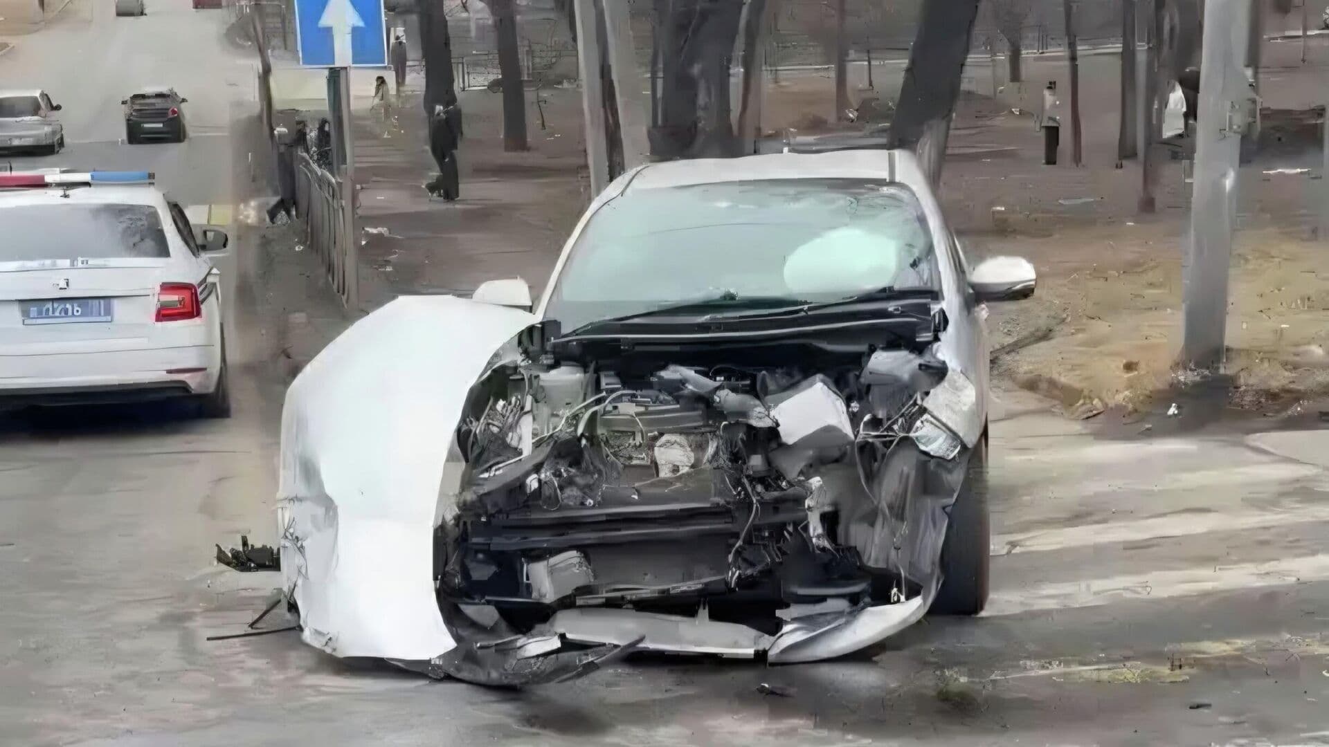 В Хабаровске водитель погиб, выпав из Mercedes, перевернувшегося в ДТП