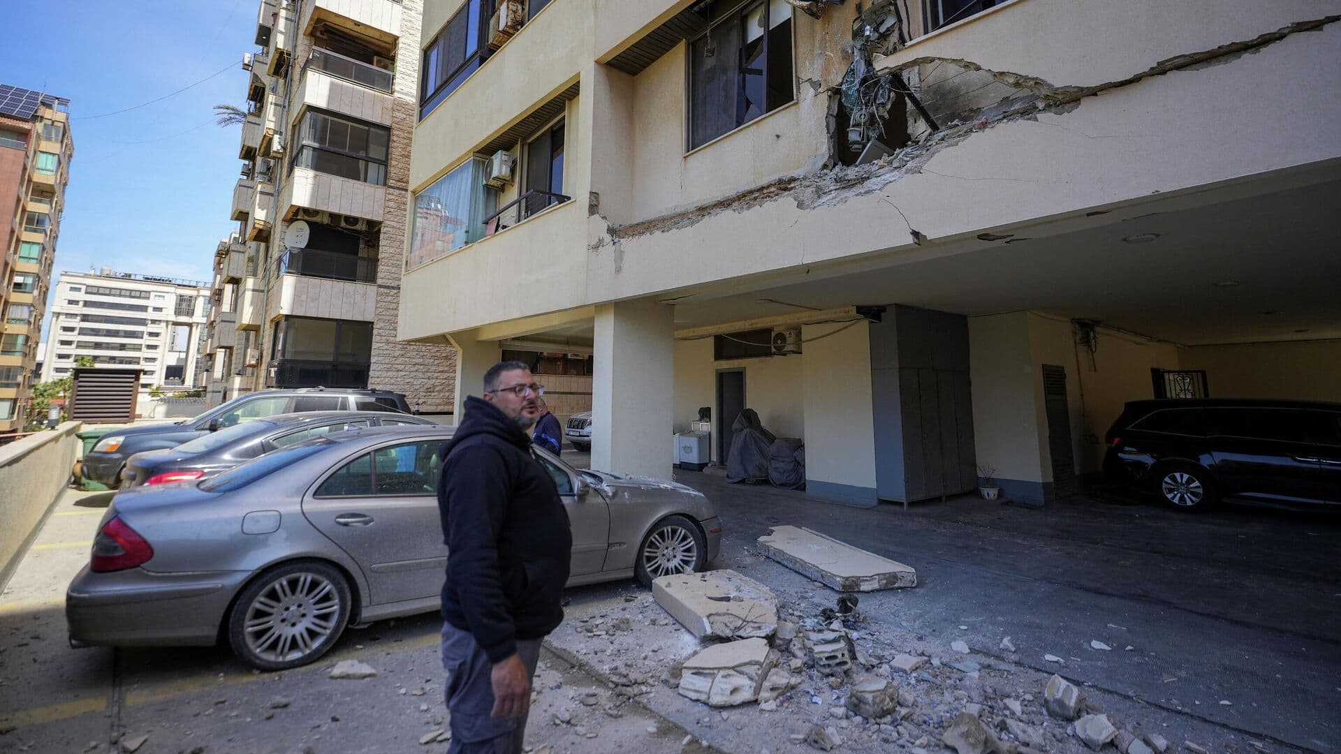 Израильский беспилотник атаковал жилой дом в Бейруте, сообщили очевидцы