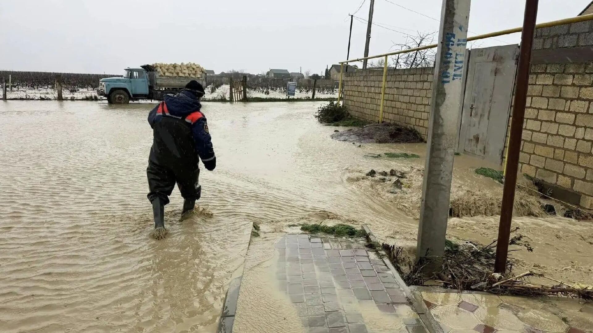 Глава Дагестана предостерег предпринимателей от завышения цен на воду