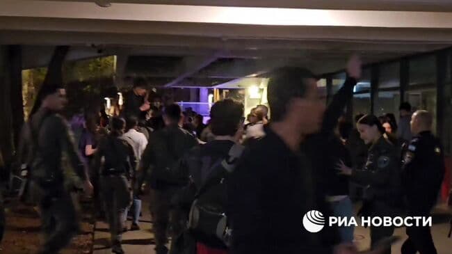 В Тель-Авиве полиция разгоняет незаконный антивоенный митинг