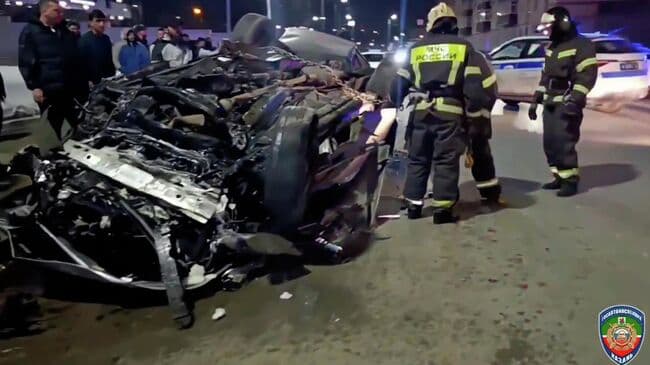 В Казани три человека погибли при наезде Lexus на бетонное ограждение