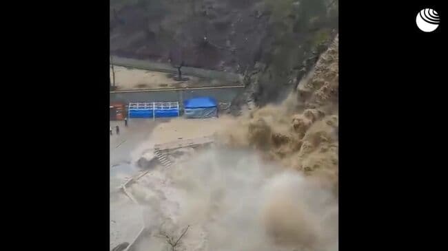 В Дагестане из-за ливней закрыли 16 участков автодорог