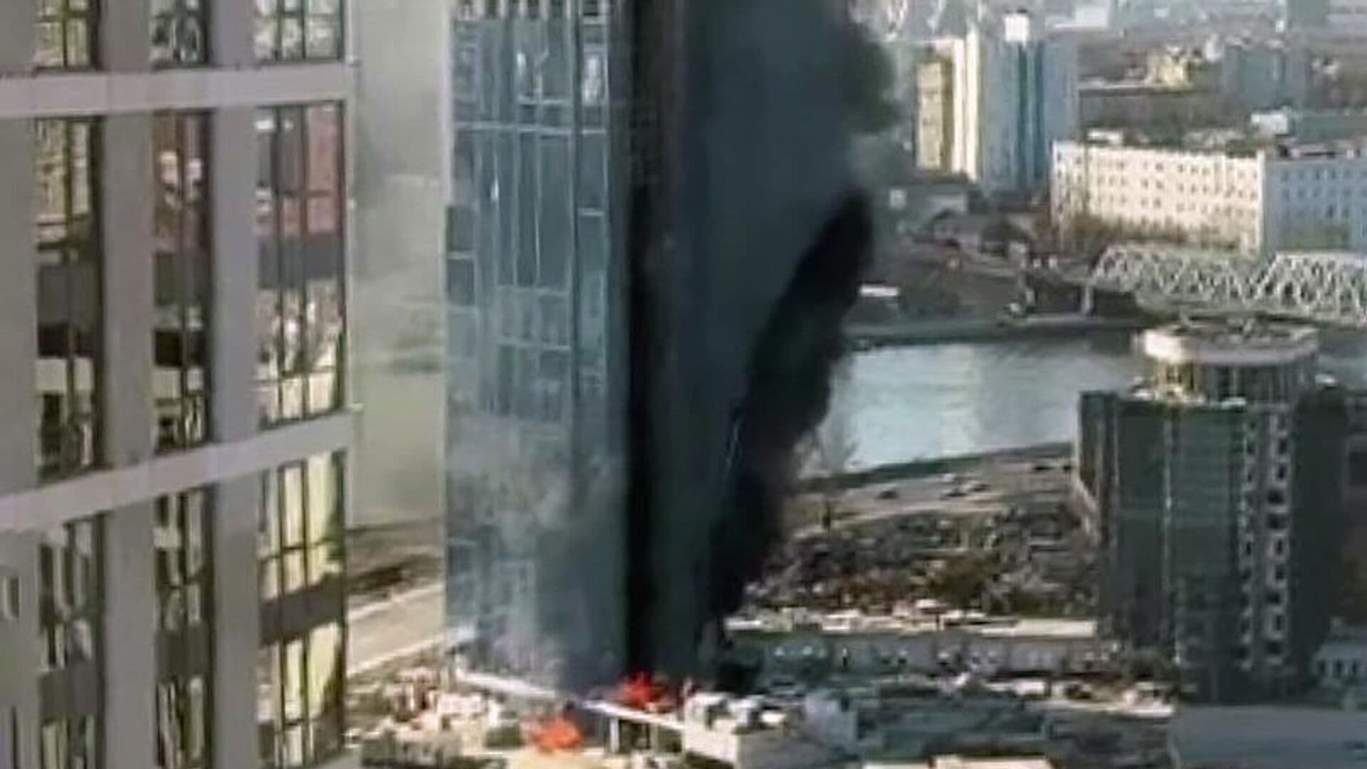 В многоэтажном доме на юге Москвы произошел пожар