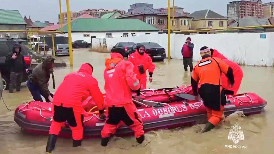 В Дагестане почти 780 домов остаются подтопленными