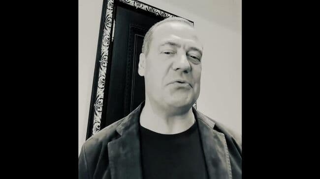 Медведев назвал сюром предложение Зеленского странам Ближнего Востока