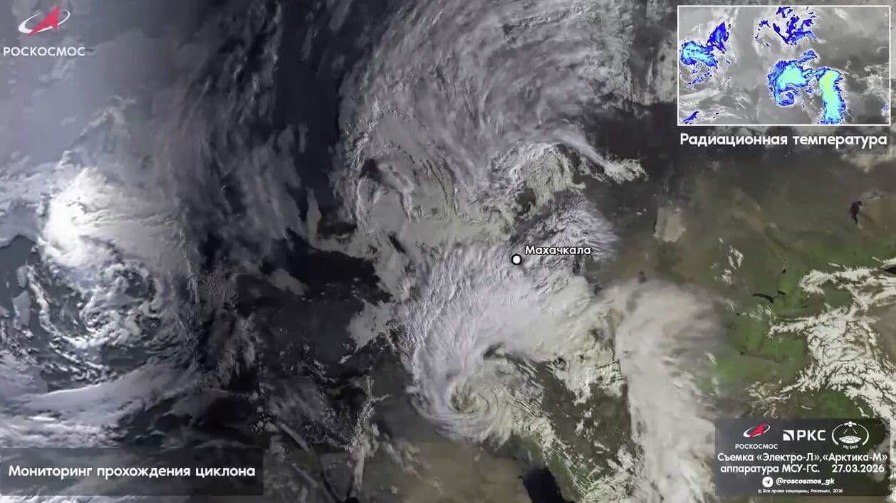 "Роскосмос" показал, как из космоса выглядит мощный циклон в Дагестане