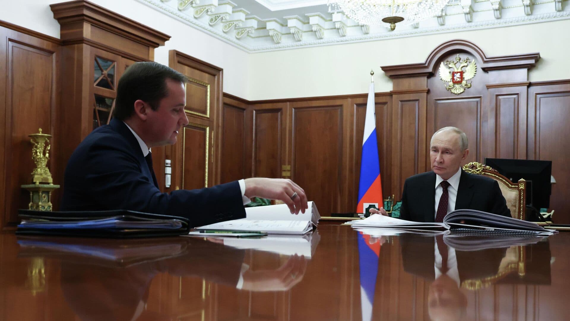 Путин отметил снижение промышленного производства в Архангельской области