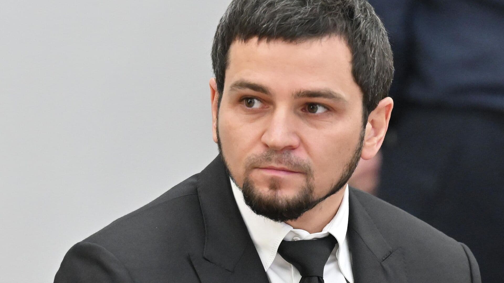 Путин наградил орденом Дружбы мэра Грозного