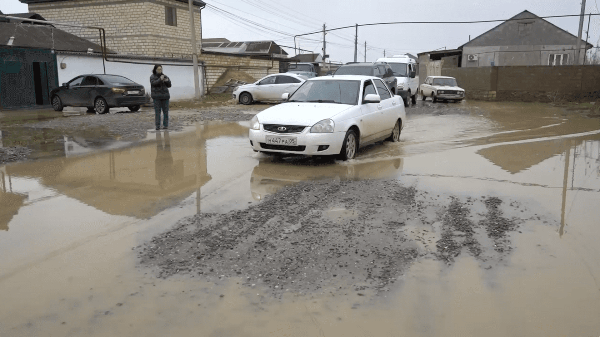В пяти городах и трех районах Дагестана ввели режим ЧС регионального уровня