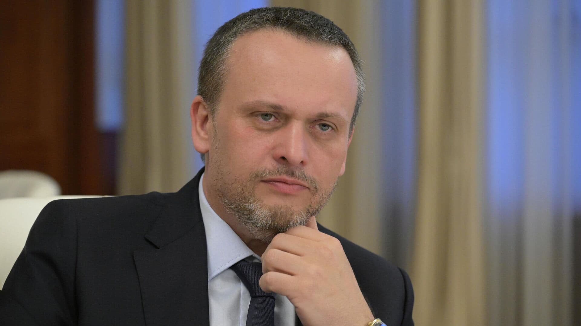 В России не будут запрещать провоз пауэрбанков в самолетах, заявил Никитин