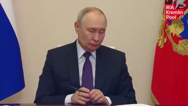 Путин открыл движение беспилотных грузовиков по трассе М-12 "Восток"