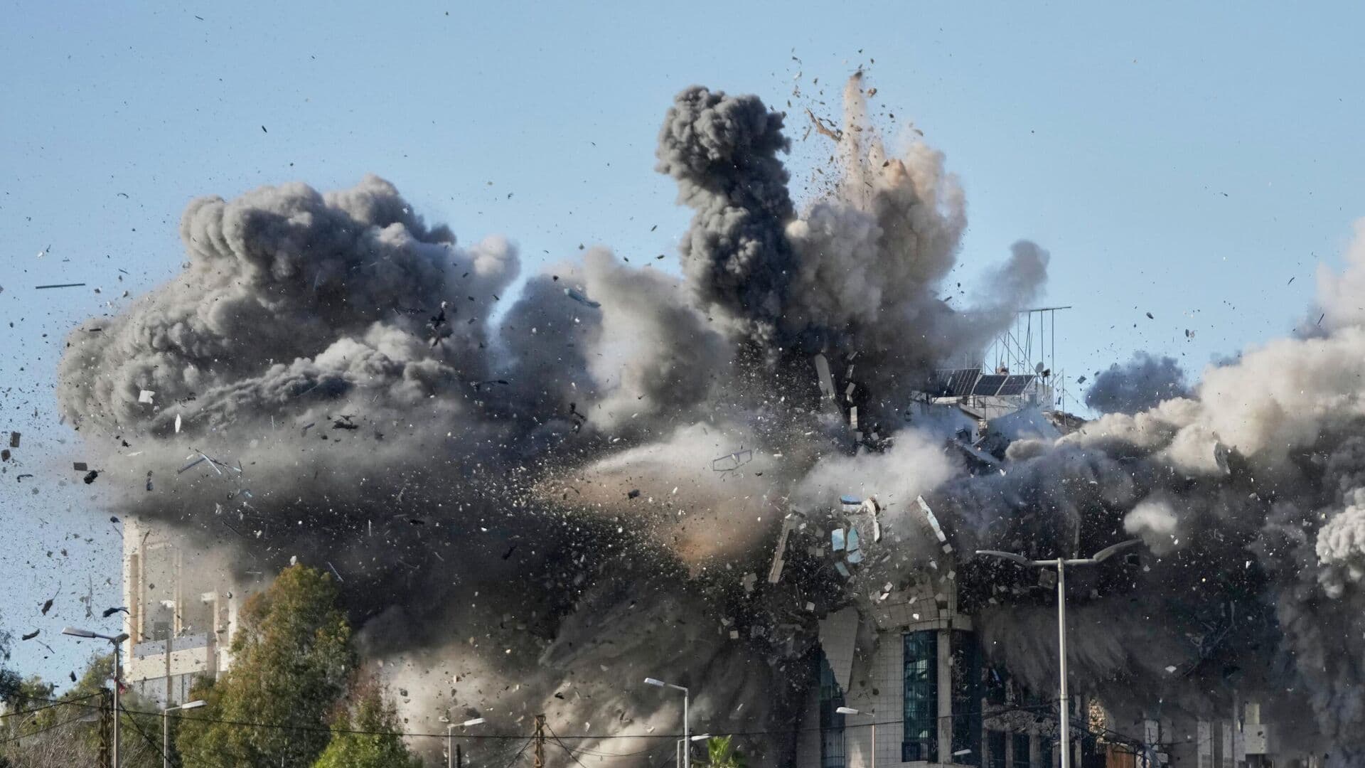 Израильская авиация атаковала здание в Бейруте