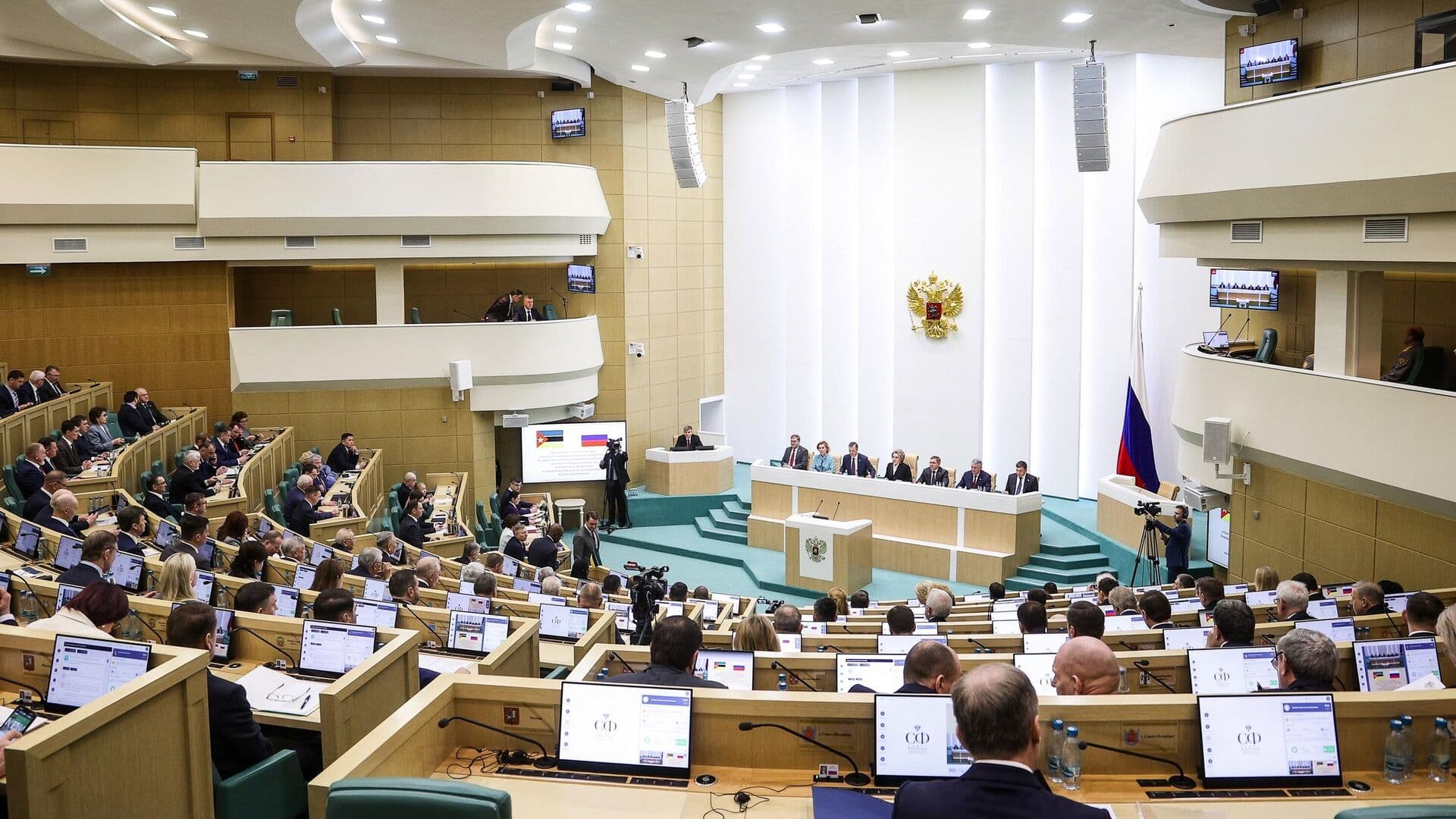 Совфед запретил испытательный срок для женщин с детьми до трех лет